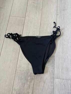 PrettyLittleThing Black Side-Tie Bikini Bottoms